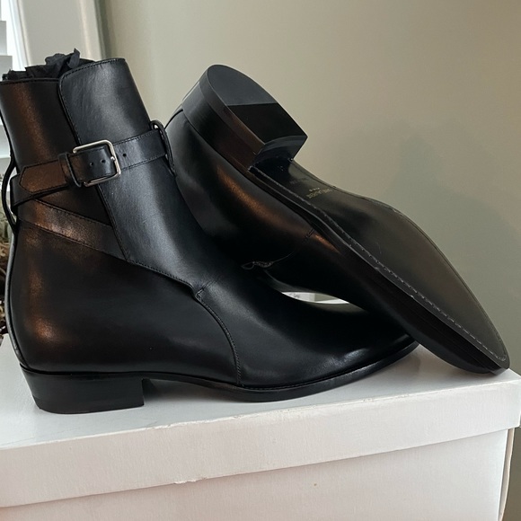 100% CALFSKIN, 100% KIDSKIN LINING
HAND-PAINTED LEATHER OUTSOLE
MADE IN ITALY - Picture 5 of 7